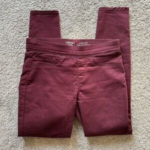 Levi Strauss Totally Shaping Pull-on Skinny Pants in maroon